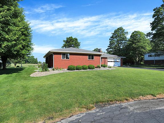 3rd image of 24 Shadeland Dr