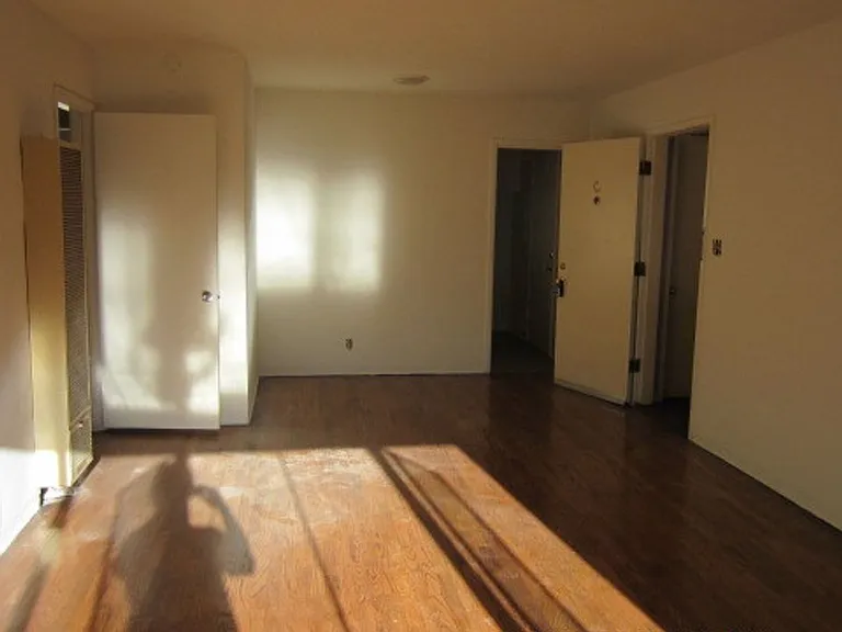 8023-27 Hollywood Blvd — Photo 3