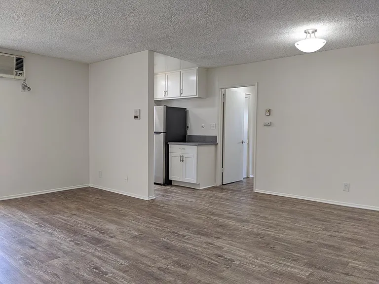 153 S Hayworth Ave #206 — Photo 3