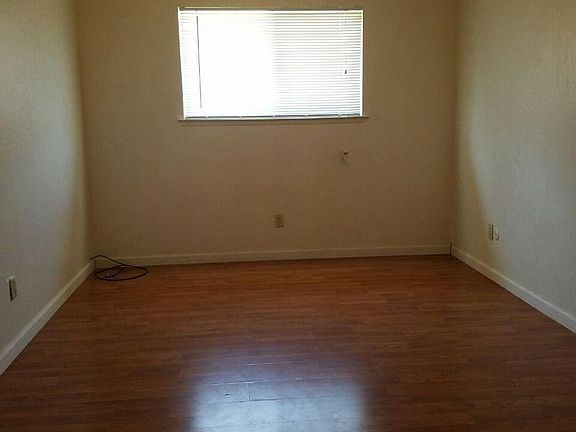 3rd image of 2920 E Clinton Ave APT 106