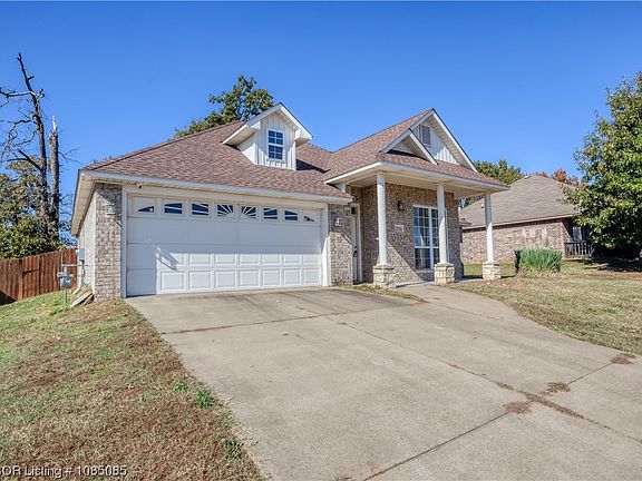 4th image of 2511 Dava St
