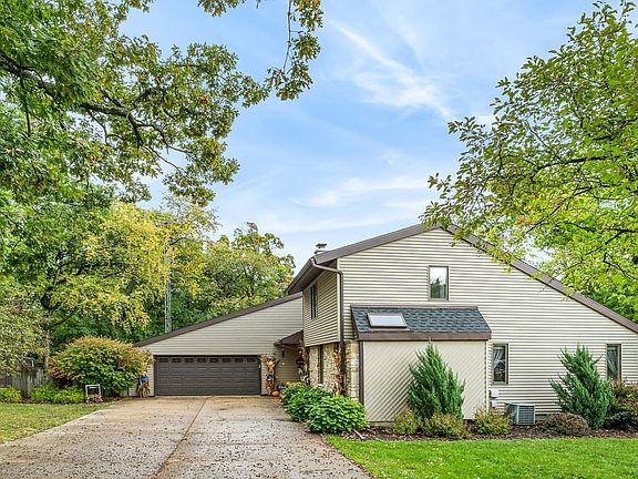3rd image of W947 Woodland Cir