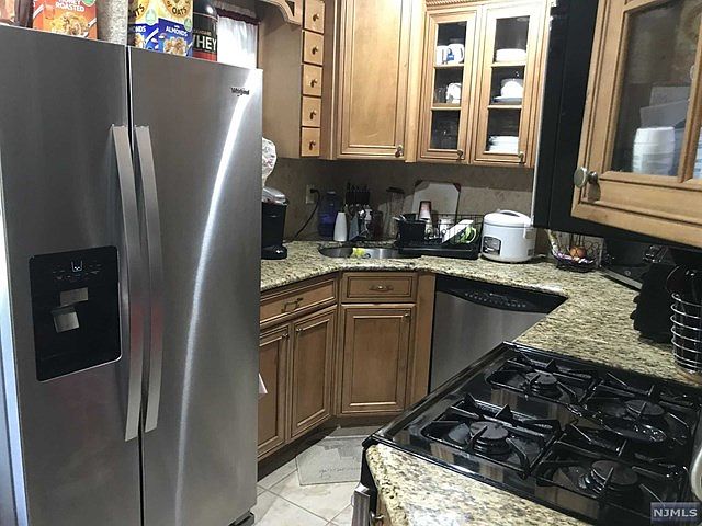 1st image of 1040 Carnation Dr