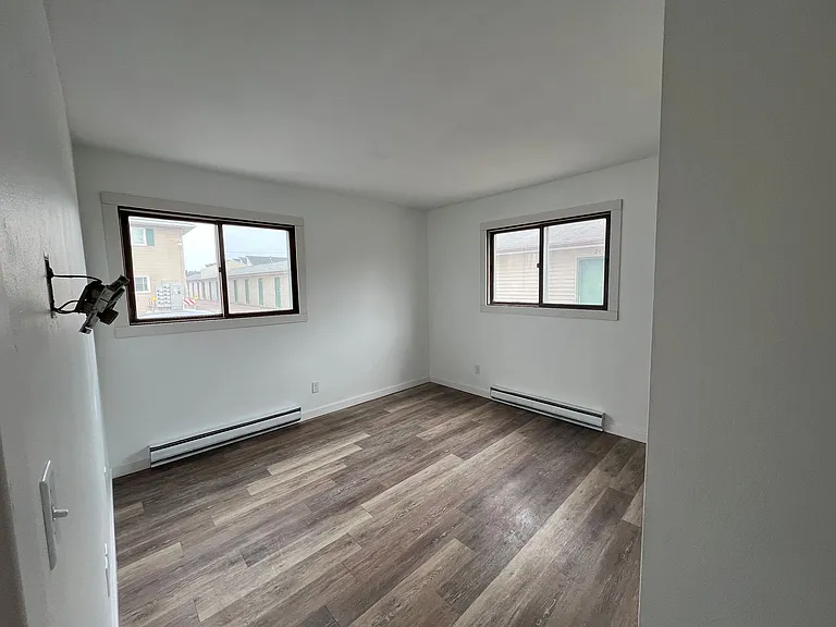 915 Genrich St — Photo 7