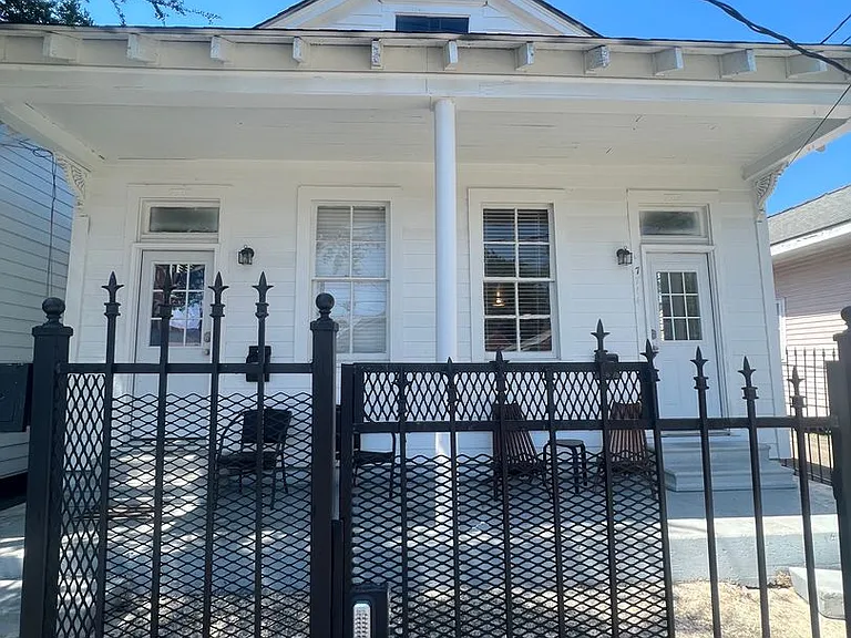 7712-7714 Oak St — Photo 1