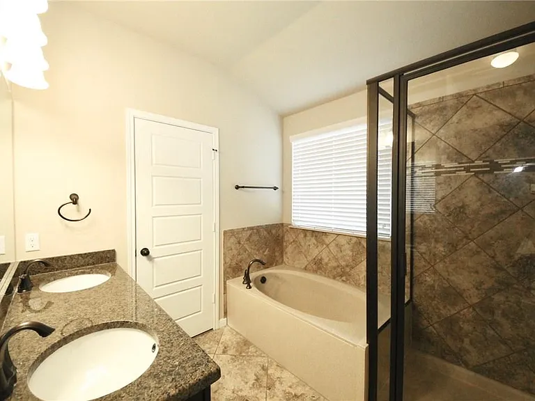 10905 Minter Ct — Photo 9
