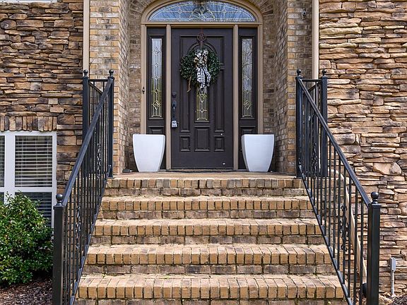 5th image of 120 Flagstone Dr