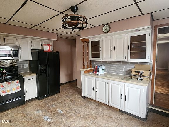 5th image of 579 Grant St