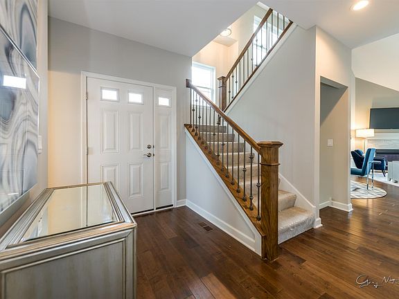4th image of 5553 Victoria Pl