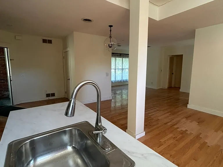 10 Vick Park #1 — Photo 15