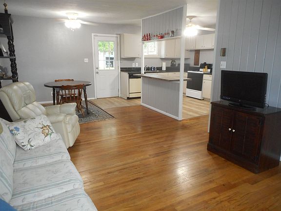 4th image of 1121 Sussex Dr