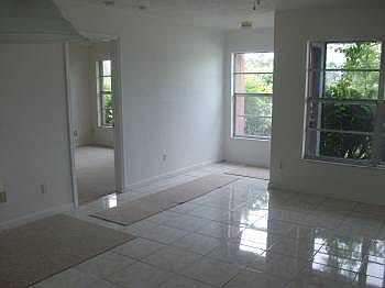 2nd image of 1127 Joel Blvd