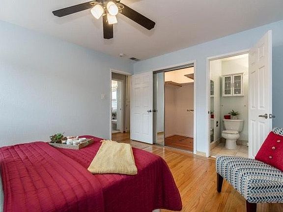 3rd image of 2651 Sutro Dr