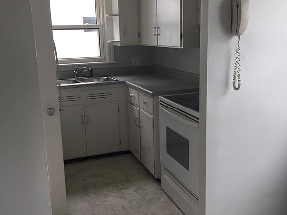 2nd image of 454 Van Allen St SE