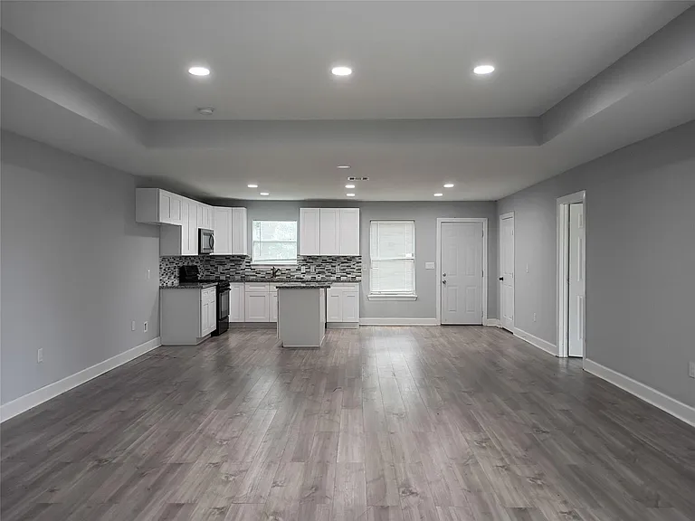 4859 Bellnole Dr — Photo 3