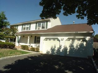 17 Sinclair Rd, Edison, NJ 08820