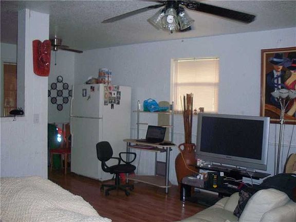 4th image of 4410 NW 59th St