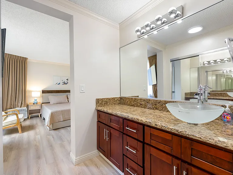 521 Hahaione St #2/2L — Photo 10