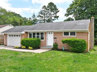 16 Howe St, Huntington Station, NY 11746