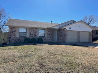 1408 SE 7th St, Moore, OK 73160