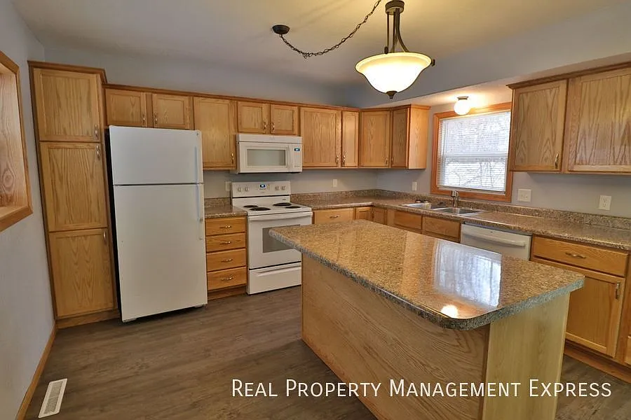 2709 E Klondike Trl