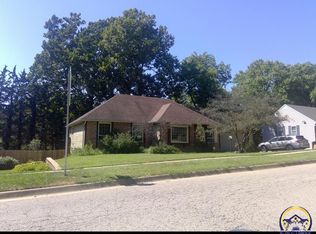 3237 SW Macvicar Ave, Topeka, KS 66611