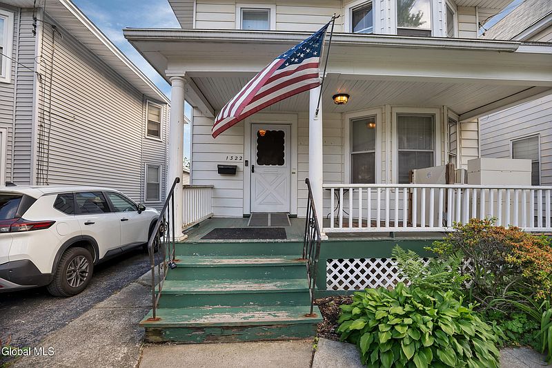 4th image of 1322 Alden Place