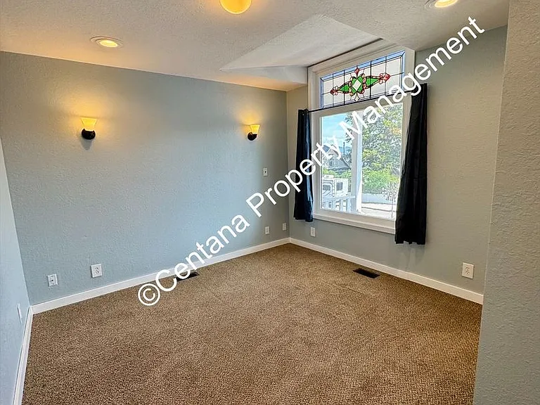 917 W Woolman St — Photo 6