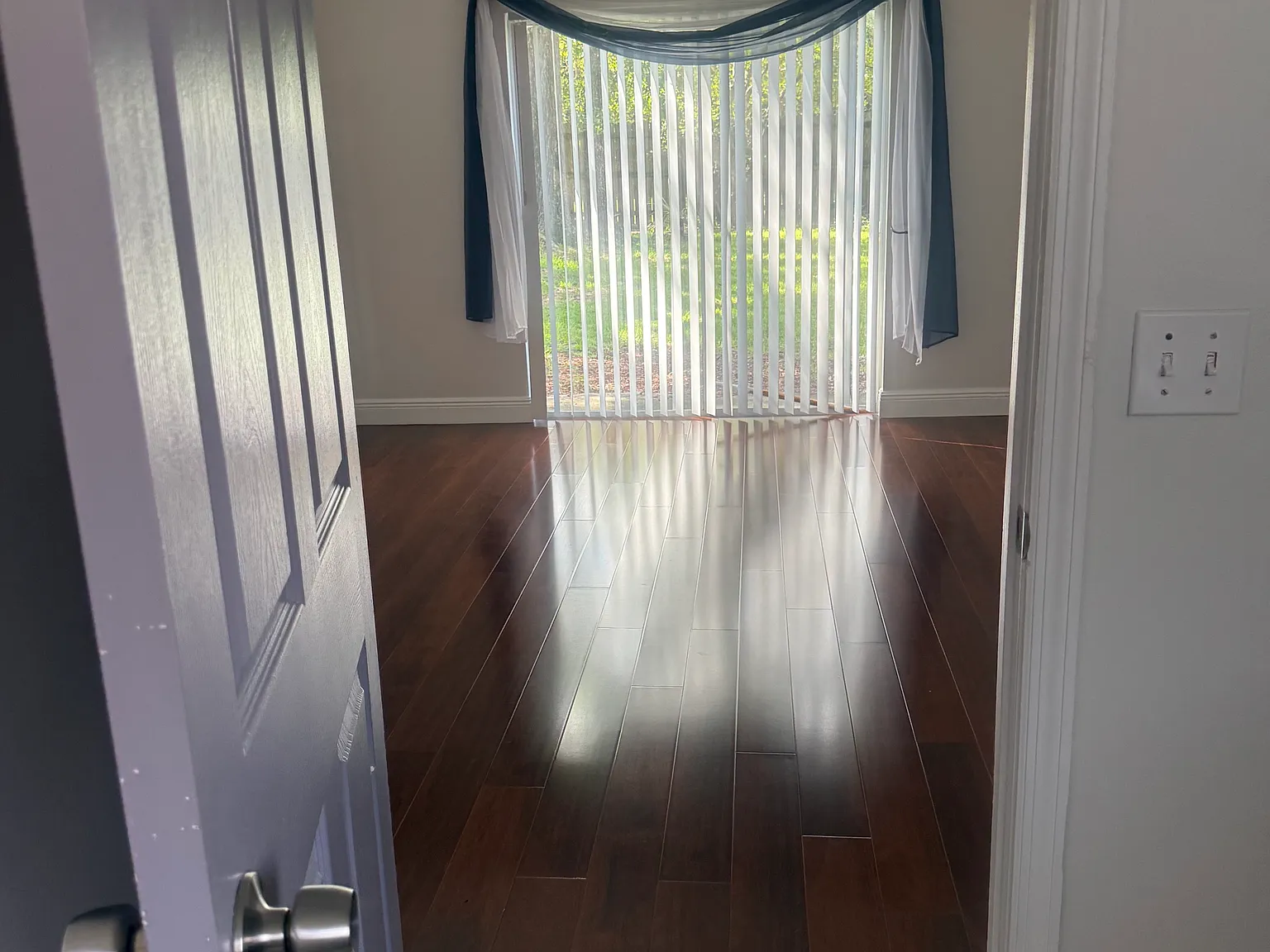 3 bed, 2.5 bath, 1827 sqft, $2,700 — Photo 3
