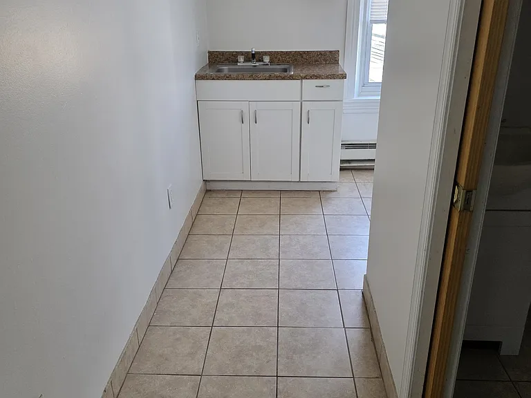 816 W 8th St #4 — Photo 3