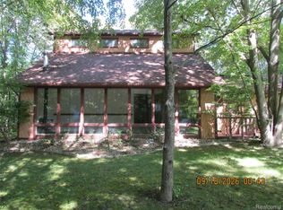 8505 Lindsey Rd, Casco, MI 48064