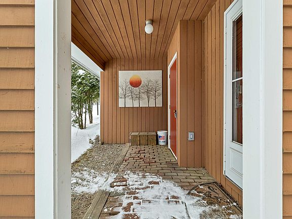 3rd image of 12 Streamside Road #9