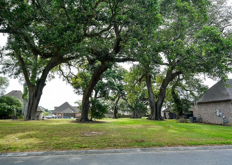 1st image of 300 Quiet Oaks Dr