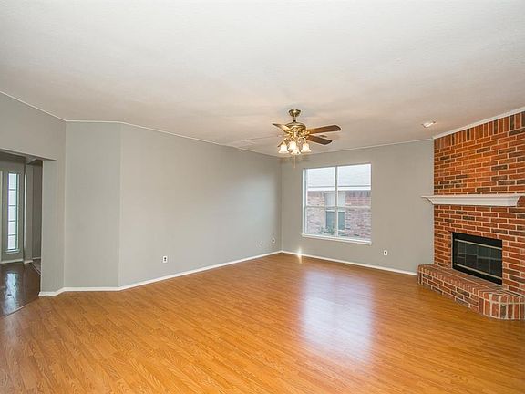 4th image of 472 Sugar Mill Dr