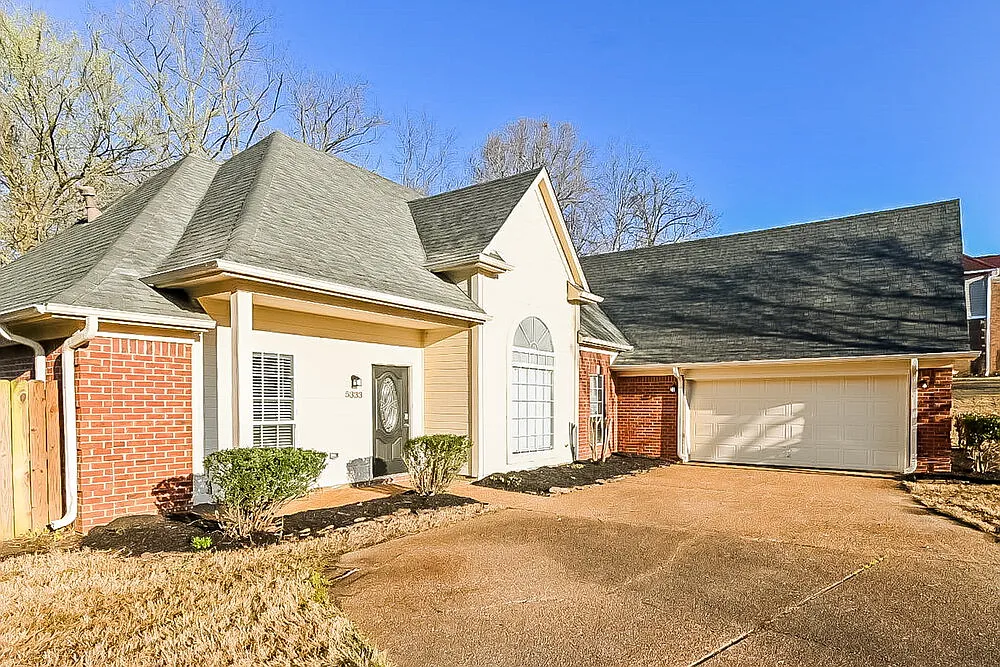 3 bed, 2.0 bath, 1816 sqft, $2,430 — Photo 1