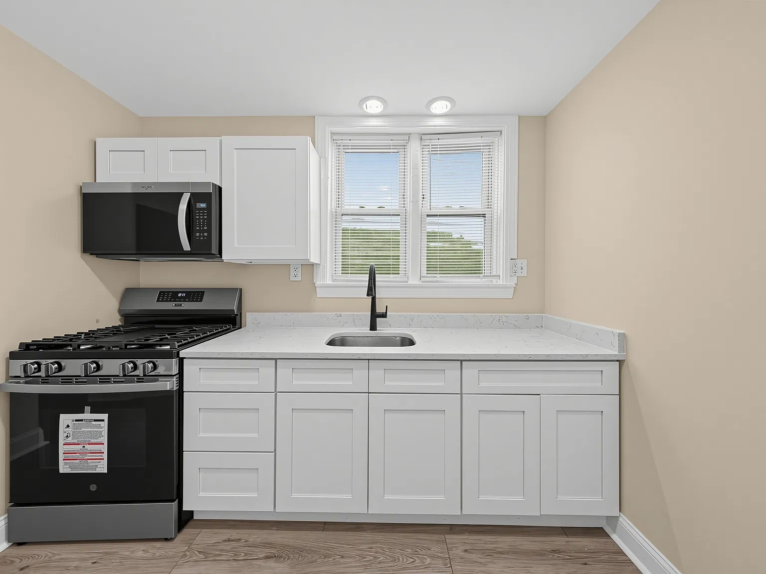 3 bed, 1.5 bath, 1100 sqft, $1,825 — Photo 3