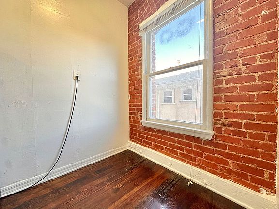 5th image of 1172 N New Hampshire Ave #202