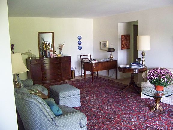 4th image of 34 Parkwood Dr Unit 103