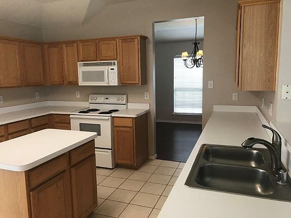 4th image of 5501 Vineyard Ln