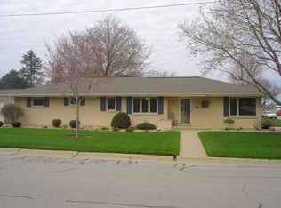 106 14th St SE, Dyersville, IA 52040