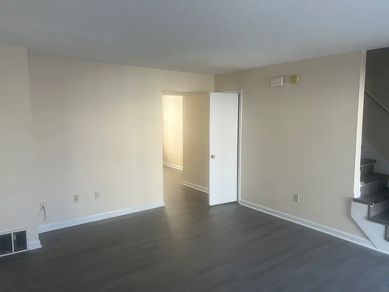 3260 Spring Hollow Ave — Photo 4