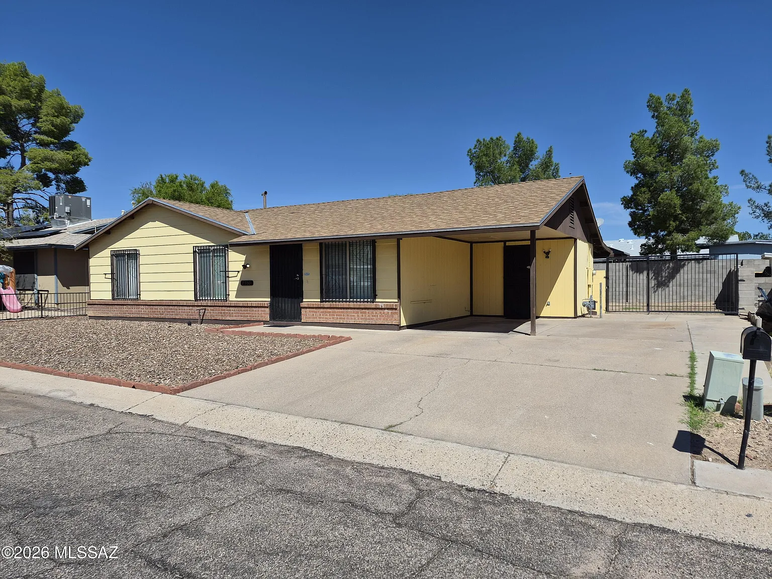 3 bed, 2.0 bath, 1341 sqft, $1,699 — Photo 3