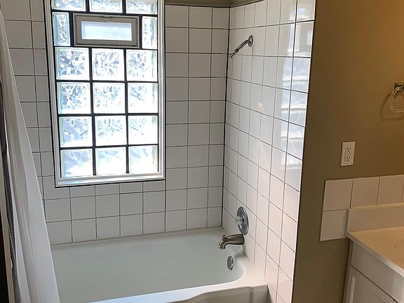 4th image of 342 19th Ave NE #1