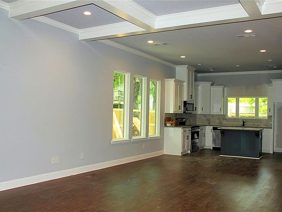 5th image of 209 N 18th St
