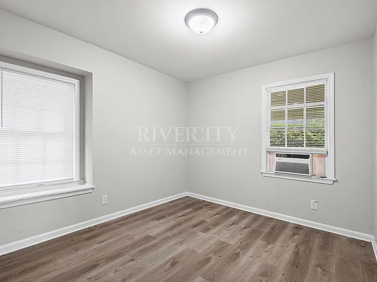 1381 Laudeen Dr — Photo 5