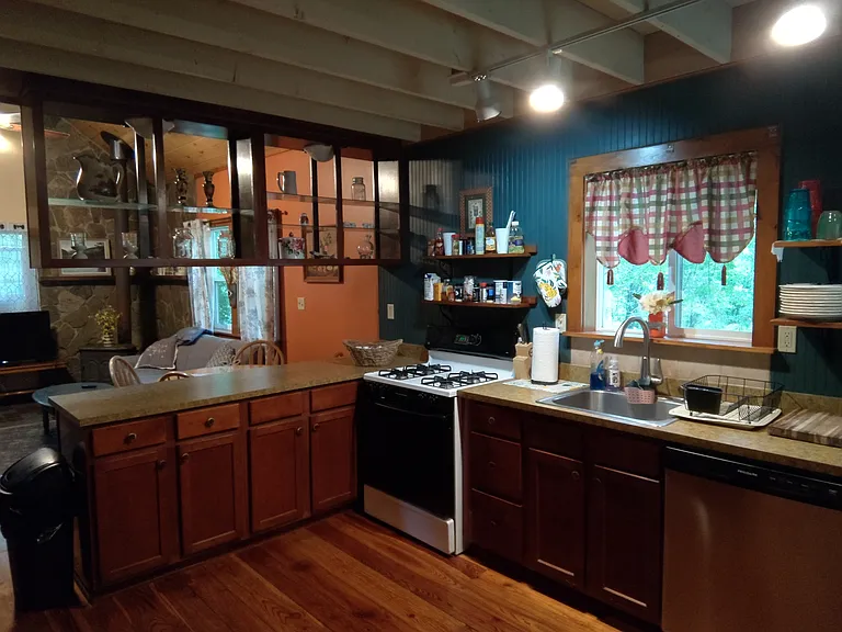 110 Woodview Ln — Photo 7