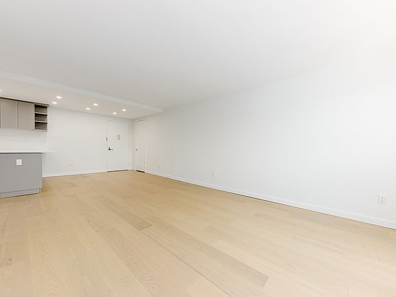 4th image of 561 Amsterdam Ave #21B