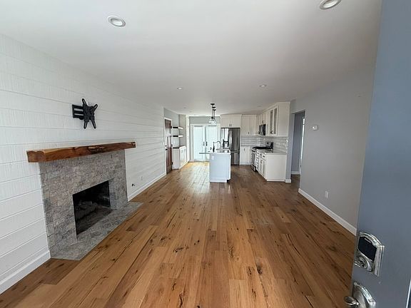 3rd image of 242 Reindollar Ave