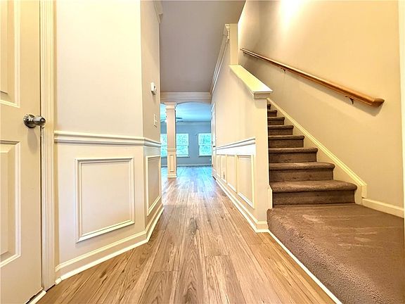 4th image of 323 Knelston Oak Dr
