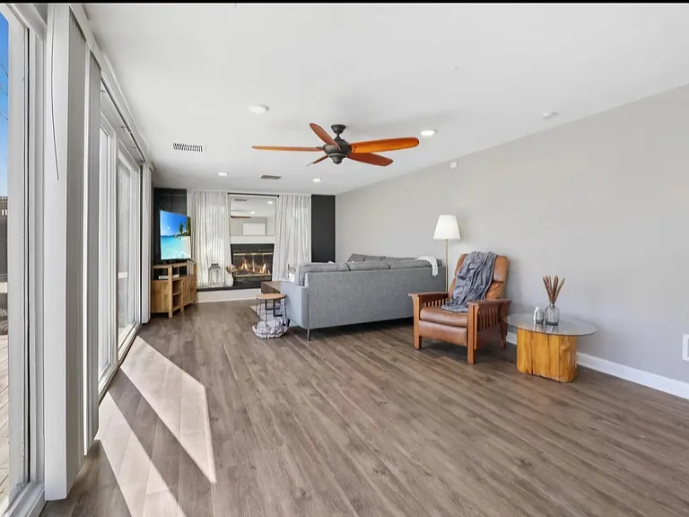 743 Westwood Dr — Photo 3